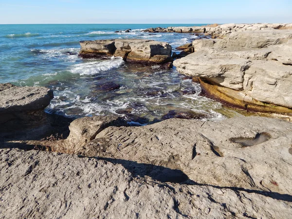 Steniga stranden av Kaspiska havet — Stockfoto