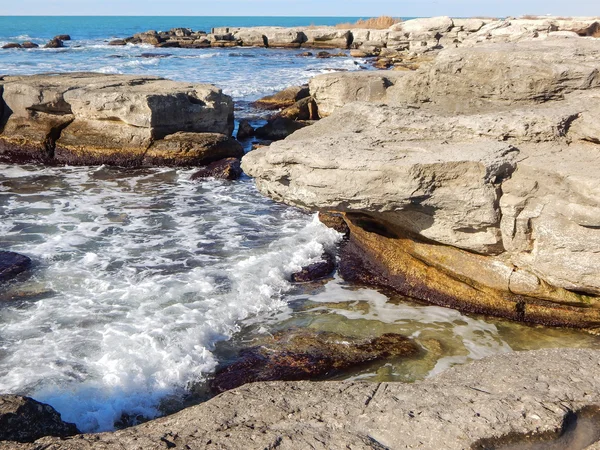 Riva rocciosa del Mar Caspio — Foto Stock