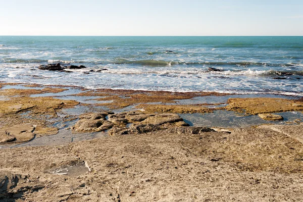 Steniga stranden av Kaspiska havet — Stockfoto