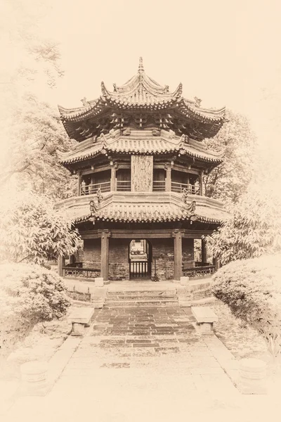 Pavillon dans la pagode de l'oie sauvage géante, X'ian, Chine — Photo