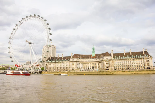 O olho de Londres e o rio Tamisa em Londres, Reino Unido — Fotografia de Stock