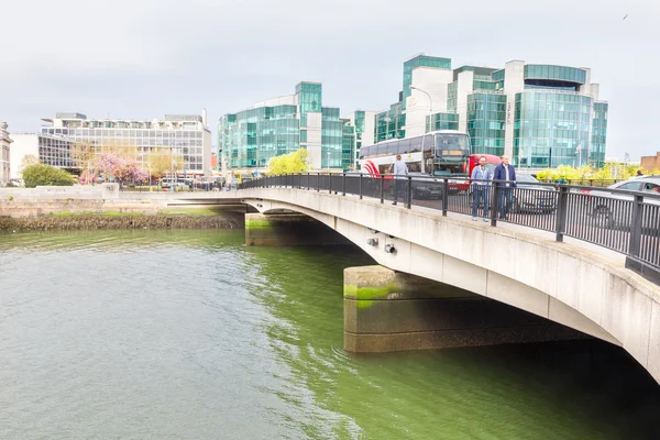 Όχθη ποταμού Liffey σε Δουβλίνο, Ιρλανδία — Φωτογραφία Αρχείου