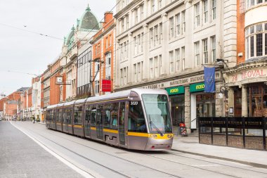  Dublin, merkezinde bir yol geçiş tramvay