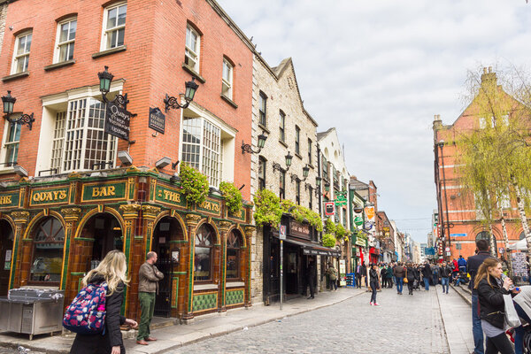 Tourists walking in the Temple Bar area, Dublin, Ireland