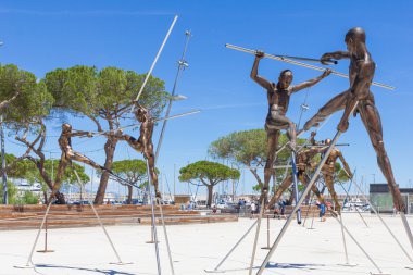 Eski şehir, Antibes, Fransa Pre-des-Pecheurs sokağındaki maruz sanat