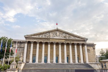 Fransa, Paris 'te ulusal meclis