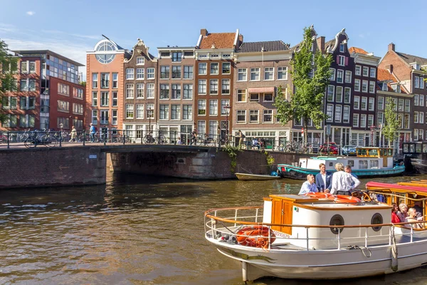 Amsterdam Paesi Bassi Settembre 2012 Turisti Che Camminano Lungo Canale — Foto Stock