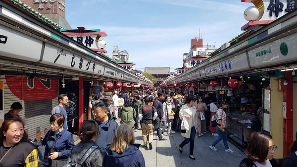 Tokió Japán 2019 Április Emberek Sétálnak Asakusa Kerületben Terület Híres — Stock Fotó