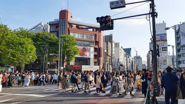 Tokyo Japan April 2019 Folk Går Shibuya Området Flesta Livliga — Stockfoto