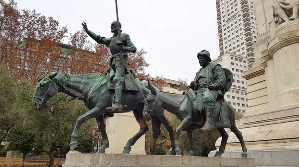 Socha Dona Quijota Sancho Panzy Náměstí Plaza Espana Španělsky Španělské — Stock fotografie