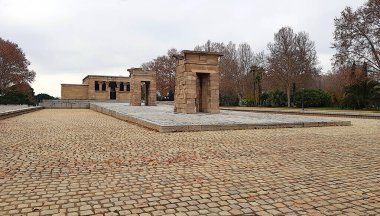 Debod Tapınağı, Madrid, İspanya 'daki antik Mısır tapınağı.