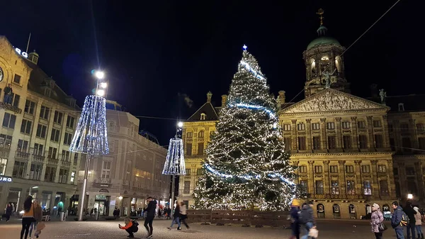 Amsterdã Holanda Janeiro 2019 Pessoas Andando Praça Barragem Decoradas Para — Fotografia de Stock