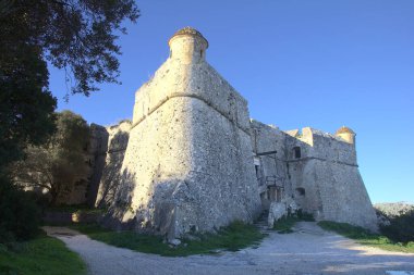 Nice, Fransa 'nın güneyindeki Alban Dağı' nda (Fort du Mont Alban) kale