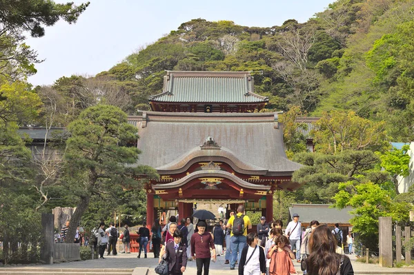 Kamakura Ιαπωνία Απριλίου 2019 Άνθρωποι Περπατούν Στο Tsurugaoka Hachimangu Ναός — Φωτογραφία Αρχείου