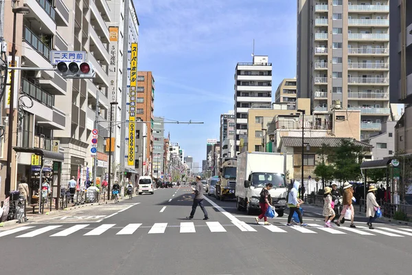 Tokio Japón Abril 2019 Gente Caminando Distrito Asakusa Zona Famosa —  Fotos de Stock