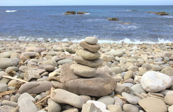 海滩上的一堆石头 — 图库照片