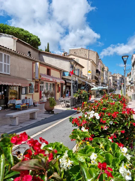 Vallauris Frankreich August 2021 Menschen Spazieren Sommer Durch Die Altstadt — Stockfoto