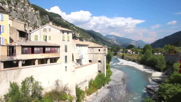 Středověké město entrevaux a řeky var, jižně od Francie — Stock video