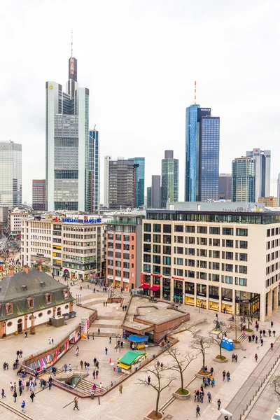 People walking in the Hauptwache plaza in Frankfurt — Stock Photo, Image