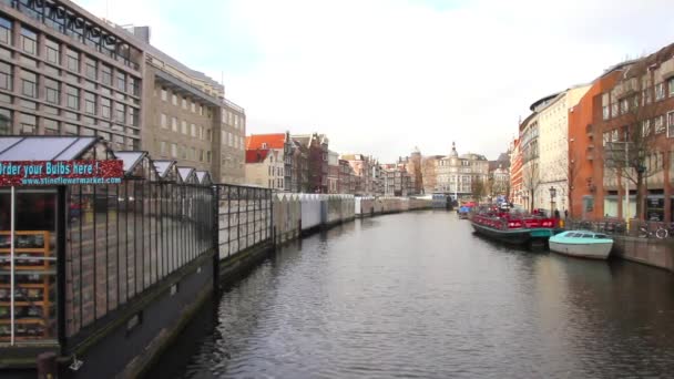 Vista del famoso mercado de flores y el canal, Amsterdam — Vídeos de Stock