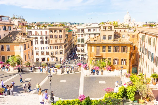People walking in the Spanish steps, in the Piazza di Spagna, Rome, Italy — Stock fotografie