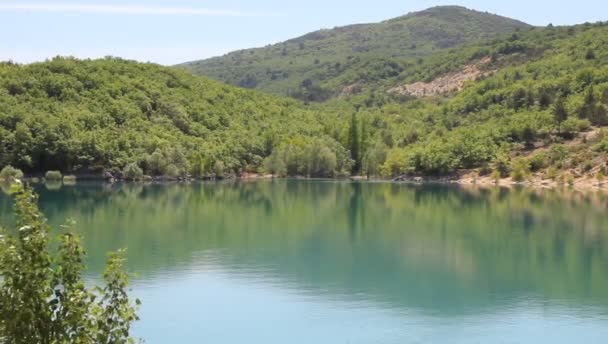Lago en Gorges du Verdon, Sur de Francia — Vídeo de stock