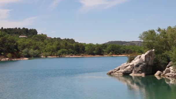 南フランスの峡デュ ヴェルドンの湖 — ストック動画