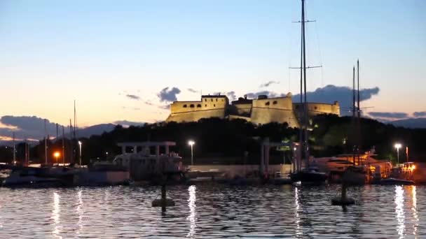 Antibes hamn och fästningen — Stockvideo