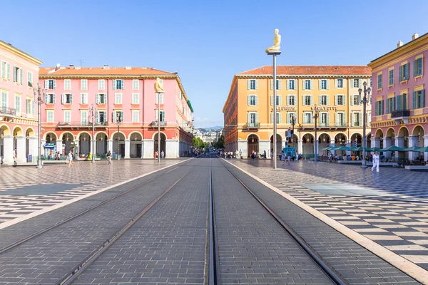 Turisté v Place Massena, Nice, Francie — Stock fotografie