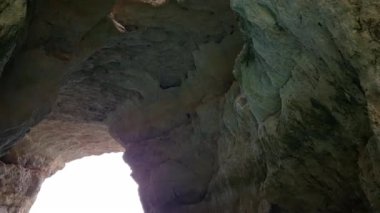 Lagos, Algarve, Portekiz 'deki Kafatası Mağarası (Korsan Mağarası olarak da bilinir)