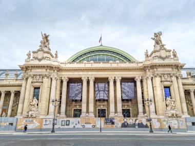 Paris, Fransa - 5 Mart 2023 Petit Palais 'in ön manzarası. Paris 'in on dört müzesinden biridir.