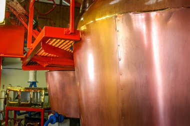 Pitlochry, İskoçya - 10 Nisan 2006: Hala Edradour Damıtımevinde. Burası Pitlochry, Perthshire merkezli ünlü bir İskoç viski imalathanesi..