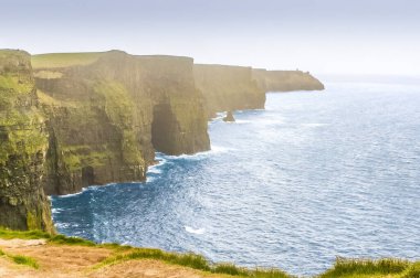 Moher Kayalıkları, Burren bölgesinin güneybatı ucunda County Clare, İrlanda