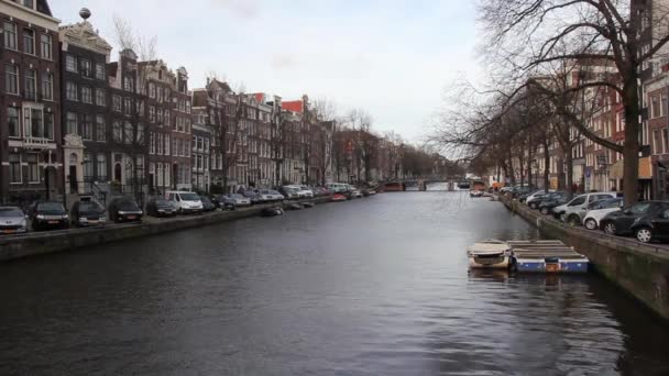 Canal en Amsterdam — Vídeos de Stock