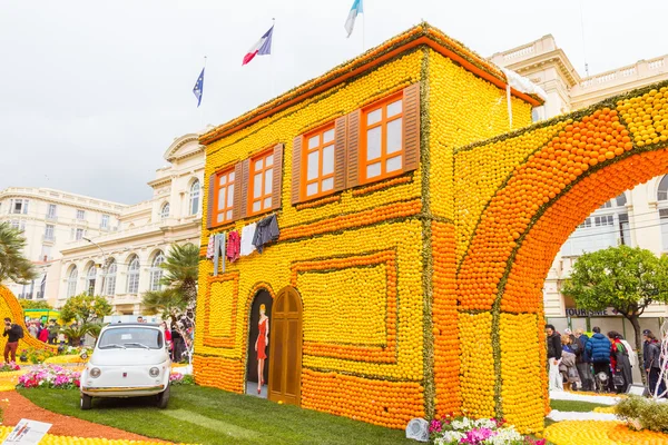 Arte hecho de limones y naranjas en el famoso Festival del Limón (Fete du Citron) en Menton, Francia . —  Fotos de Stock