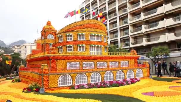 Art made of lemons and oranges in the famous Lemon Festival (Fete du Citron) in Menton, France. — Stock Video