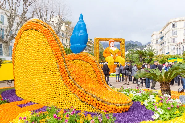 Kunst aus Zitronen und Orangen im berühmten Karneval von Menton, Frankreich. Zitronenfest. — Stockfoto