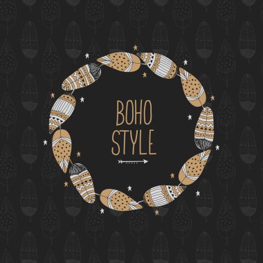 Parlak etnik tüyleri ile Boho tarzı çerçeve.