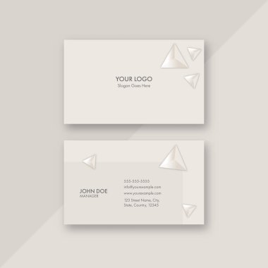 Bej arkaplanda 3 boyutlu üçgen elementlerle yatay iş kartı şablonu düzeni.