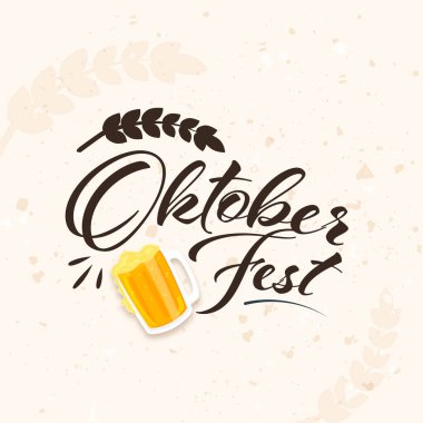 Oktoberfest Kaligrafi Bira fincanı ve bej arka planda buğday kulaklı.