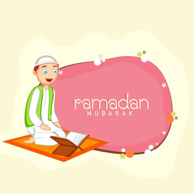 Sevimli küçük oğlan kutsal ay Ramazan Kareem kutlama için.