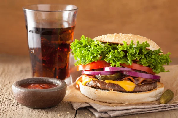 Bacon cheese burger with pickles tomato onion — Stock Photo, Image