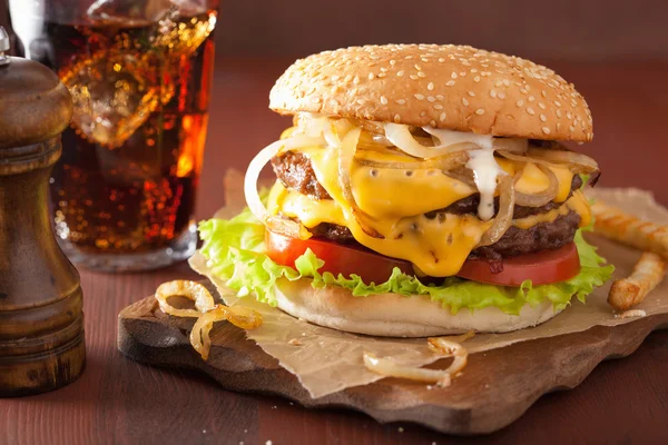 Double cheeseburger with tomato and onion — Stock Photo, Image
