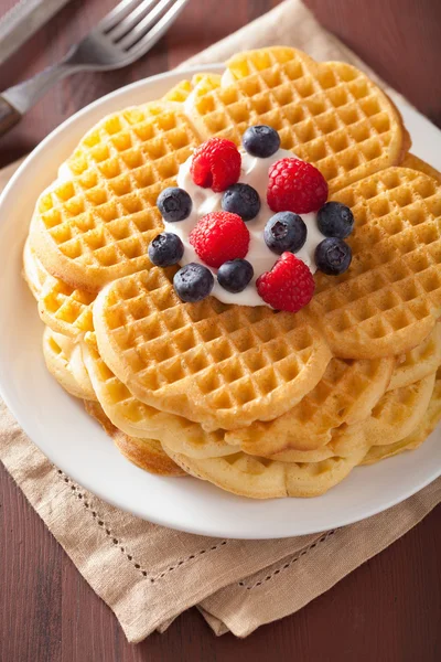 Waffles with creme fraiche and berries for breakfast — Stock Photo, Image