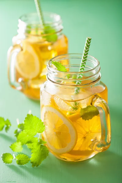 Ice tea with lemon and melissa in mason jars — Stock Photo, Image