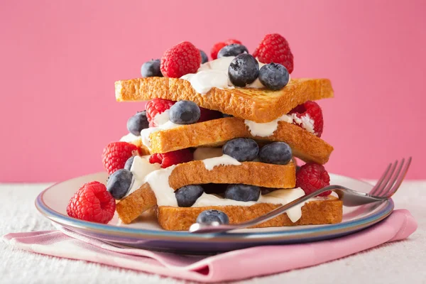 French toasts with creme fraiche and berries for breakfast — Stock Photo, Image