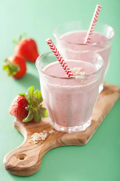 Batido de aveia de morango saudável — Fotografia de Stock