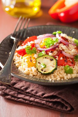 ızgara domates biber kabak soğan sağlıklı kuskus salatası