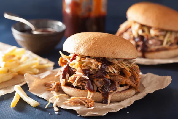 Homemade pulled pork burger with coleslaw and bbq sauce — Stock Photo, Image