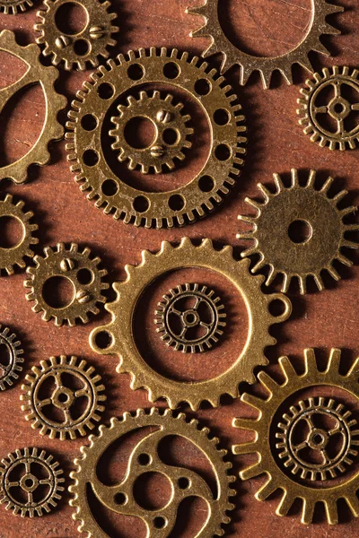 Ruedas de engranajes mecánicos steampunk sobre fondo de madera — Foto de Stock